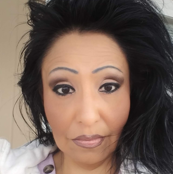 Meet your Posher, Lisa - Picture 1 of 1